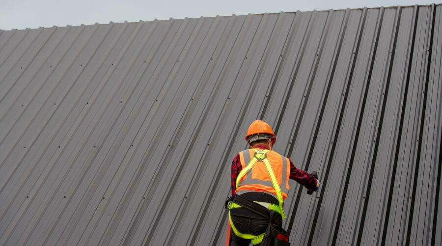 Professional metal roof installation services in Bloomingburg, OH